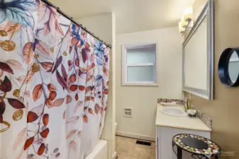 Full bathroom in hallway