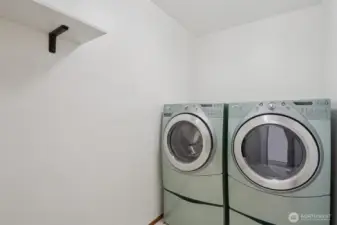 Lower Level Large Laundry Room, Washer & Dryer Stay