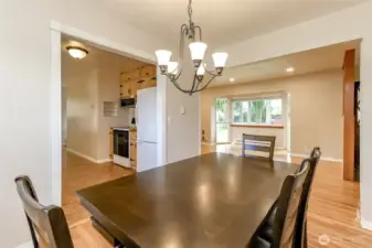 Nice big entrance from kitchen to dining room... sit and still be able to visit with the cook!