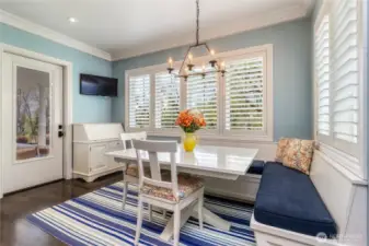 Built-in eating in the Kitchen