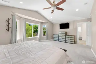 Walk in closet  to the right