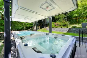 Electronic top for hot tub and lap pool