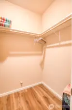 Primary also has a walk in closet.