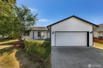 Welcome Home to 4755 Moonglow