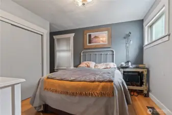 Primary Bedroom w/ensuite bathroom
