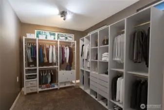 Primary Walkin closet.