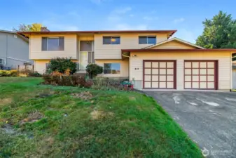 This home has the space you have been seeking!
