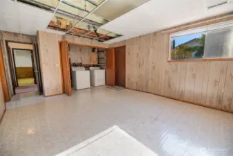 Washer & Dryer included!