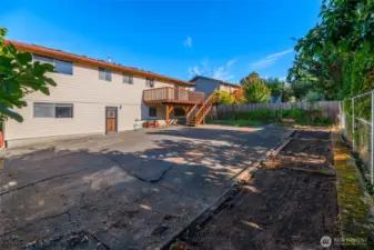 This home also has lots of wonderful garden space for vegetables and flowers! Behind the photographer are prolific fig and asian pear trees!