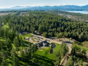 Aerial view of the clubhouse, 18th fairway, and viewpoint.