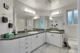 Primary EnSuite 5 Pc Bath