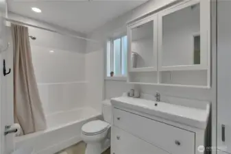 Upper Hallway Full Bath