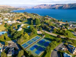 Wapato Point pickleball and tennis courts near Yacinde condos