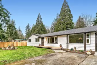 Modernized 1,630 sqft 4 bedroom + 480 sqft DADU property in Lake Kathleen neighborhood, Renton Highlands