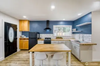 Charming 480 sq ft DADU offering light-filled living and modern updates throughout. This thoughtfully designed space features an efficient layout, a stylish 3/4 bath, kitchen with good storage and an open living area that feels surprisingly spacious thanks to abundant natural light.