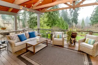 covered back deck off kitchen