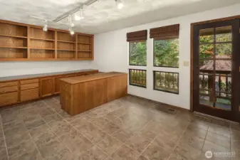 NW feel Office with french door