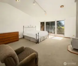 Yes primary has a deck