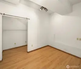 2nd Bed has great closet space