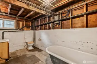 Bring your imagination and update this bathroom