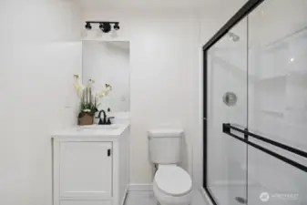 Full Bathroom on the 1st floor