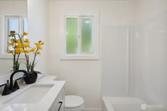 2nd Full Bathroom in the 1st floor