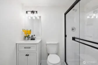 Full bathroom in the 2nd Unit