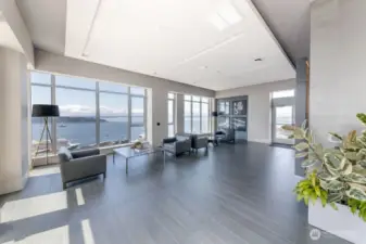 41st floor Billiards/Bar/Lounge