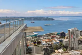 41st floor Sky Retreat. Amazing views of Elliott Bay!