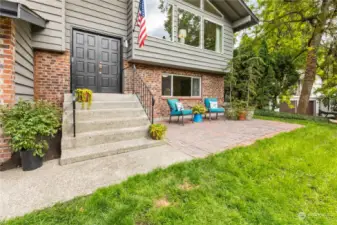 Grand entrance and Front porch for spectacular sunsets.