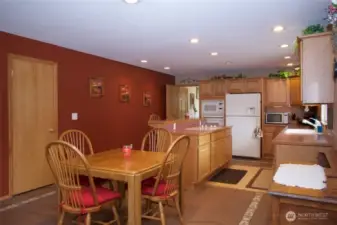 Beautiful oak kitchen, decorative tile flooring, recessed lighting, island cooktop, open floor plan!