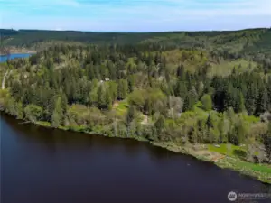 Picture of the surrounding area. A quiet country setting.