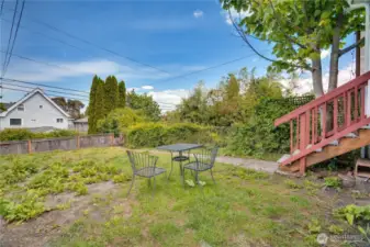 This backyard is a true blank slate. Plant raised beds with fruits and veggies for a homestead experience, or add a concrete patio for a fun outdoor barbecue space.