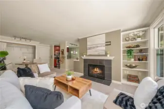 An airy open concept floor plan greets you as you enter this 600+ sqft condo!