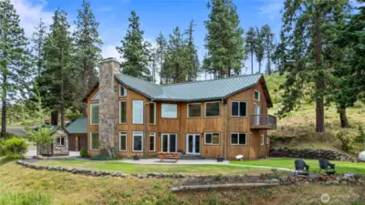 Welcome to 621 Twin Lakes Drive!