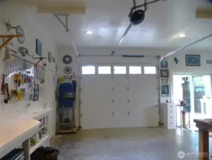 Flex space with single car roll up garage door