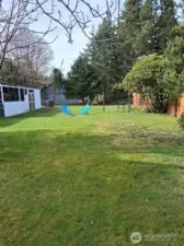 huge back yard - plenty of room for a shop