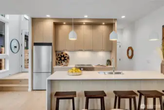 Grand kitchen island.