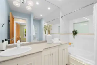 Full bathroom on the main floor.