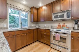 Stainless appliances and excellent storage