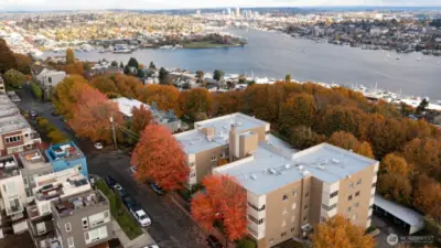Located on the South side of the ship canal, perfect for easy access to downtown and Lake Union, no bridges to cross with our Maritime Traffic Laws.