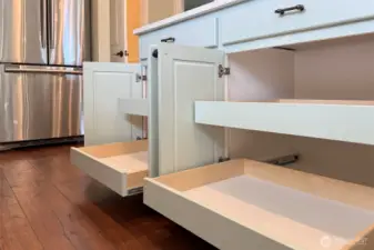 ADU has pull out drawers in the kitchen for ease of storing pots and pans