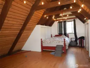 Bedroom loft - could be a dend or sitting room