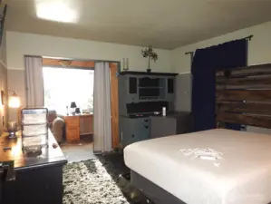 Auxiliary dwelling plumbed for 3/4 bath - informal septic