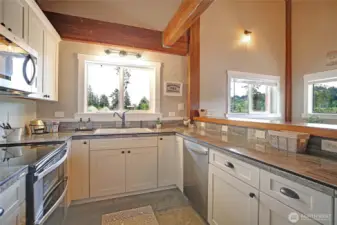 Beautiful Kitchen - views of the Triangle Cove