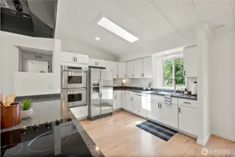 QUARTZ COUNTERTOPS AND DOUBLE OVEN!