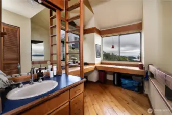 Walk in closet