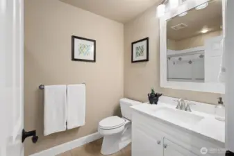 Upstairs full bathroom.