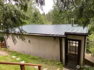 exterior of Lake Walker cottage