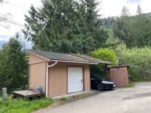 Small garage and parking area above the cottage